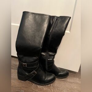 Black Boots with Buckle Detail